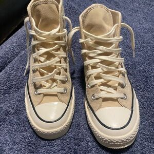 High-Top Canvas Converse in Cream Barely Worn
